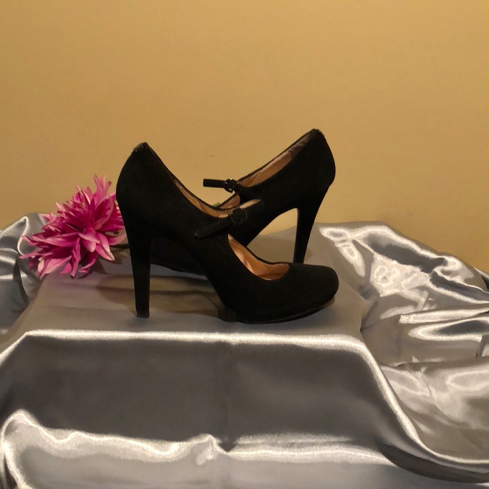 High Heels - Picture 4 of 6